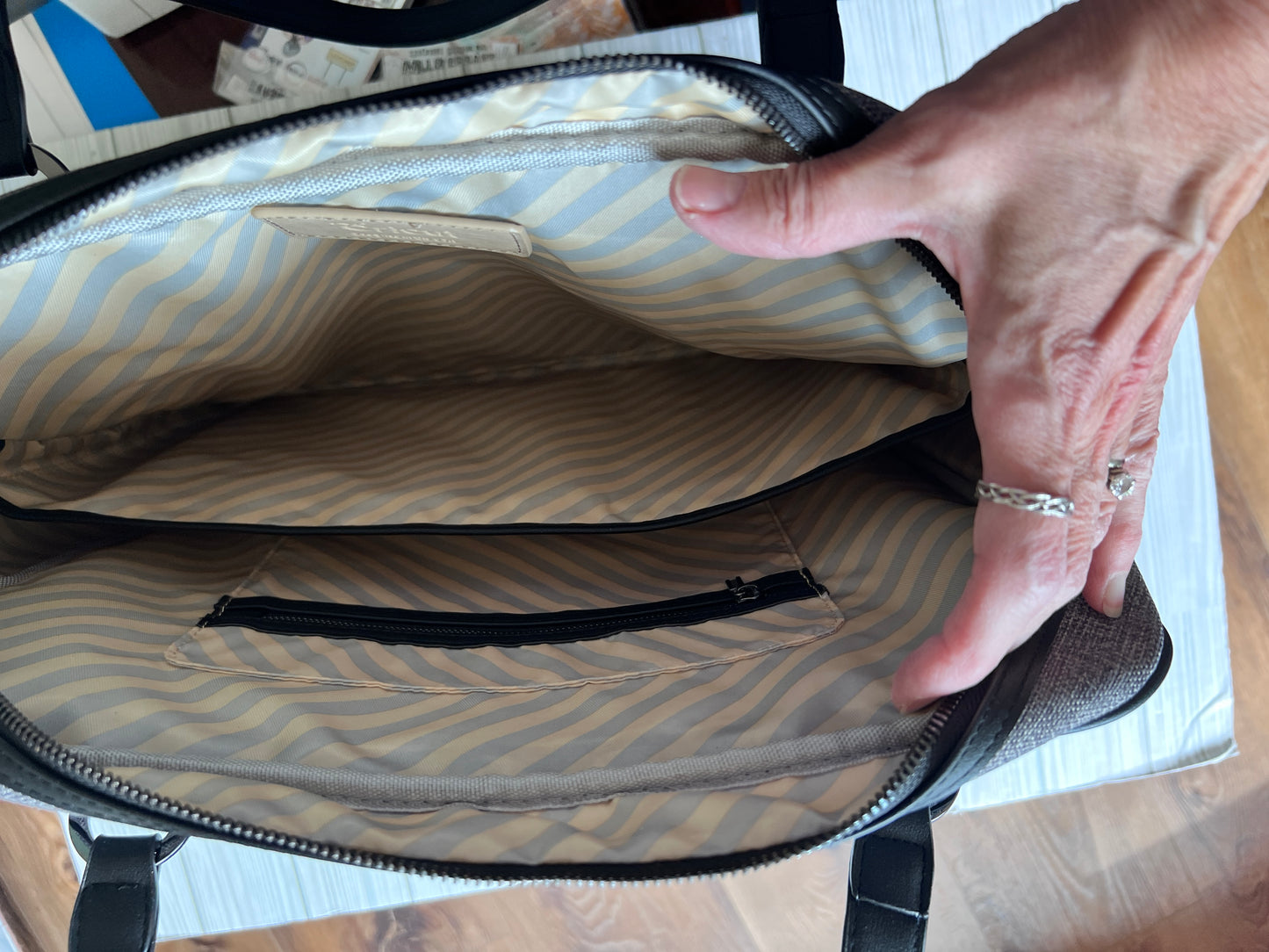 Cricut Laptop Bag Gray Tweed.  Carrying Handles & Shoulder Strap. Used Once